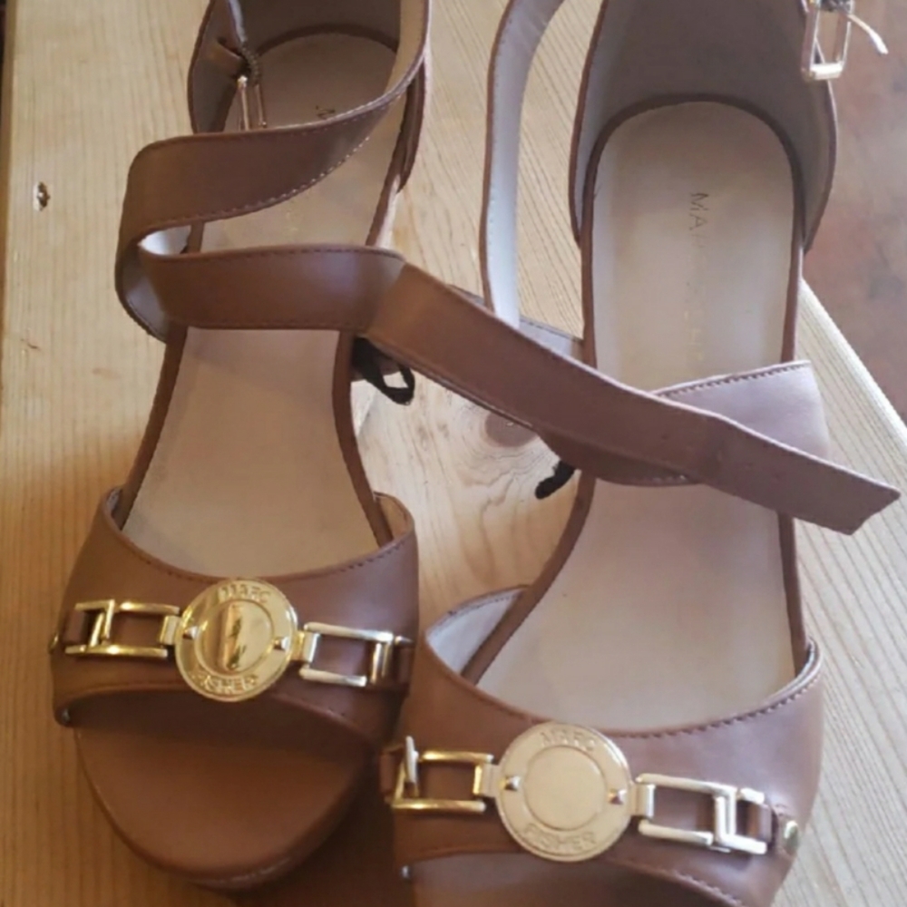 Platform sandals brown